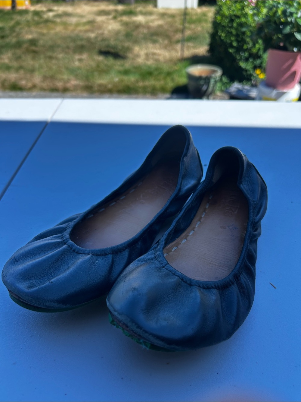 Tieks by Gabriel Women's Black with Green bottom Ballet Flats Size 8 - Picture 4 of 16